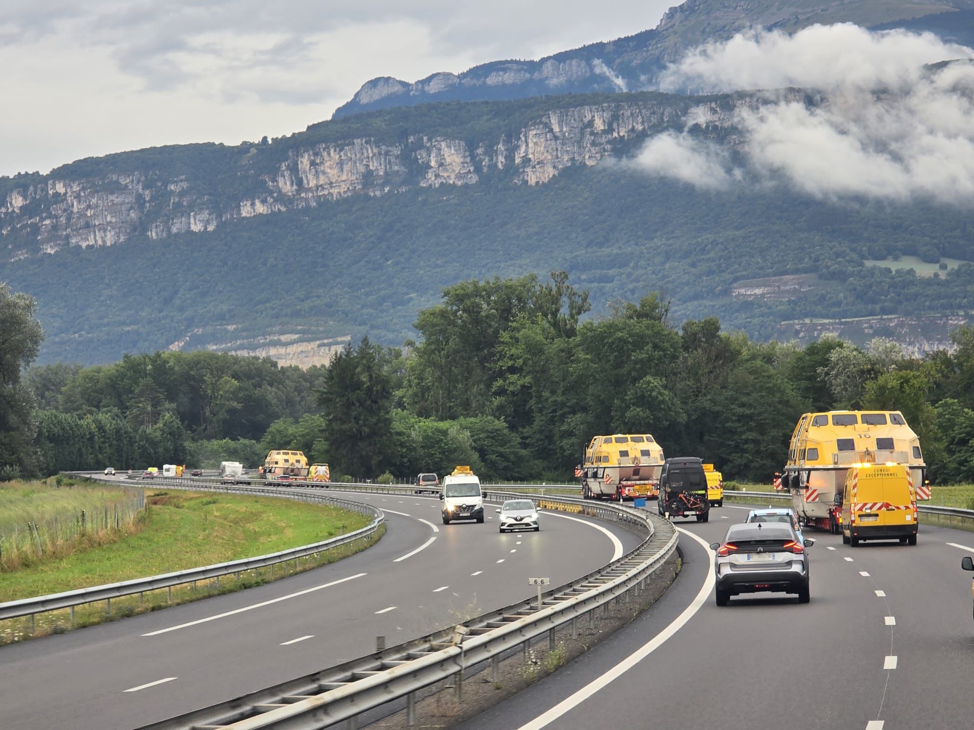Auf der Autoroute A43 durch die französischen Alpen